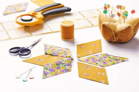 Design  element of  quilt in progress, prepared cut pieces and sew one arou.. Stock-Fotos