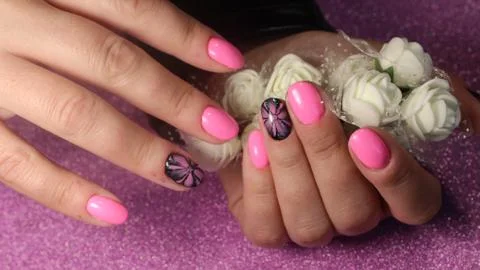 Design nails with a flower pattern Stockfoto's