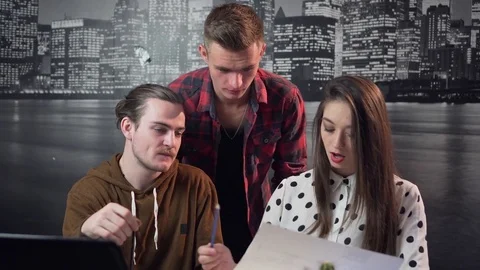 Design Office Teamwork Discussions 库存影片 70102371