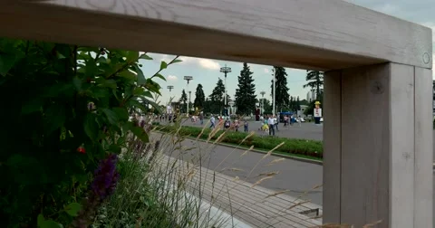 Designed and updated the grounds with recreation areas, visitors to VDNKH Vidéo 67931407