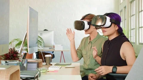 Designer and client discussing virtual walk-through Stock Footage 71632508