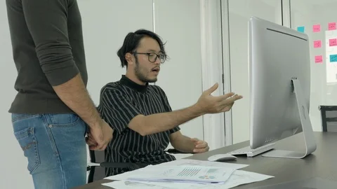 Designer artist explaining ideas to creative manager and meeting together. Video stock 108601017