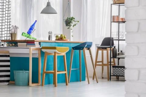 Designer bar stools in kitchen Stock-Fotos