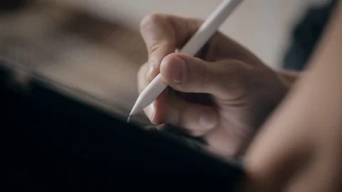 Designer create a sketch on his tablet using a stylus at home Video stock 94974176
