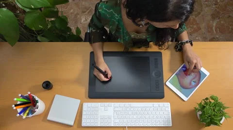 Designer drawing digital graphic tablet painting art technology creativity Vídeo Stock 64990574