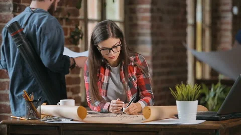 Designer Drawing with Gadget Видео 92696124