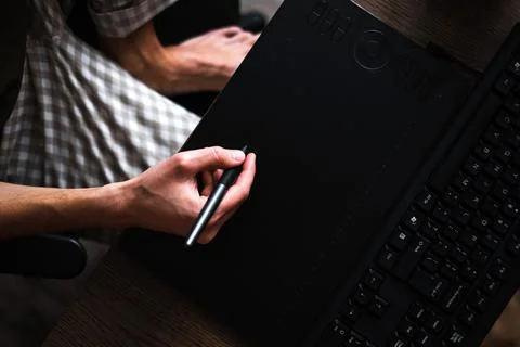 Designer draws on graphics tablet close-up Stock-Fotos