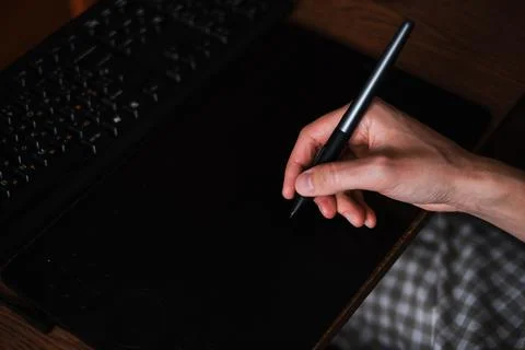 Designer draws on graphics tablet close-up Foto stock