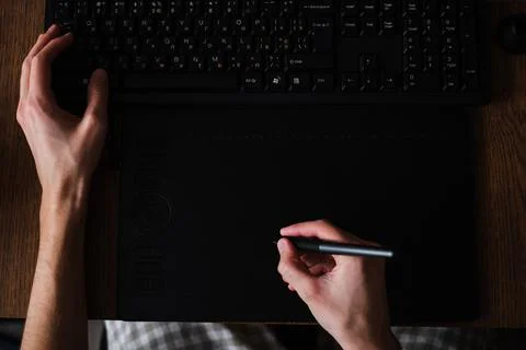 Designer draws on graphics tablet close-up Foto stock