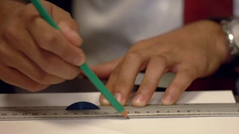The designer draws something on paper. Slow-motion 動画素材 73363078