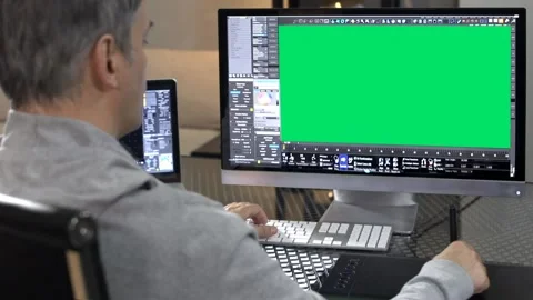 Designer with green screen  Vídeo Stock 200157521