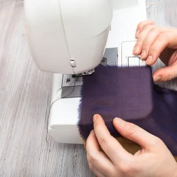 Designer sews strips of fabrics for patchwork Fotos de archivo