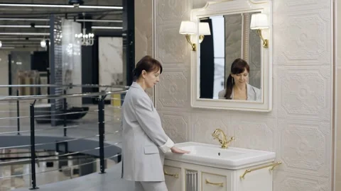 Designer shows off bathroom tile options in salon Stock-Footage 276620488