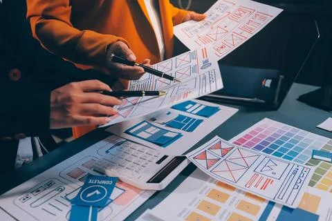 The designer team is designing the uxui system to make the uxui system work.. Stock-Fotos