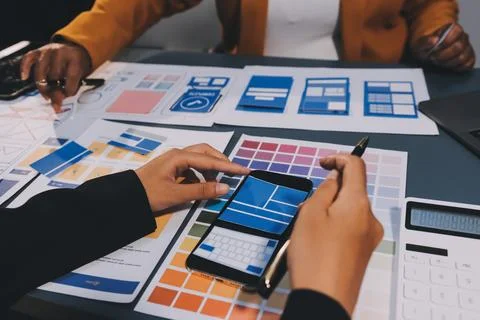 The designer team is designing the uxui system to make the uxui system work.. Stock-Fotos