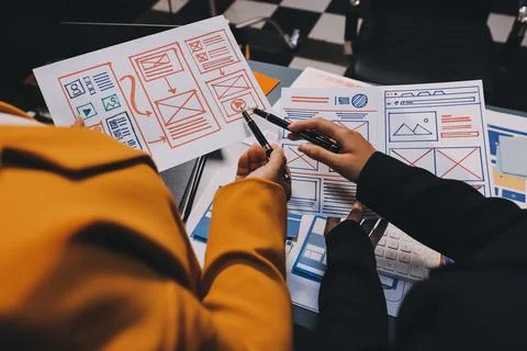 The designer team is designing the uxui system to make the uxui system work.. Stock-Fotos
