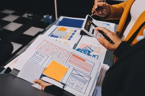The designer team is designing the uxui system to make the uxui system work.. Stock-Fotos