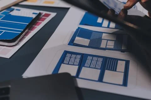 The designer team is designing the uxui system to make the uxui system work.. Stock-Fotos