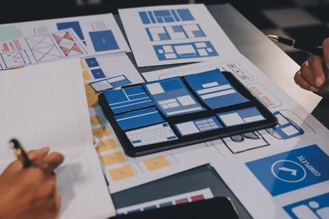 The designer team is designing the uxui system to make the uxui system work.. Stock-Fotos
