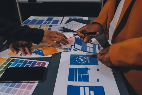 The designer team is designing the uxui system to make the uxui system work.. Stock-Fotos
