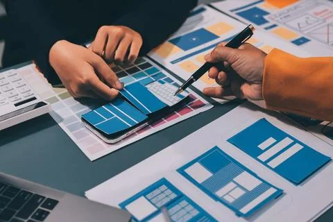 The designer team is designing the uxui system to make the uxui system work.. Stock-Fotos