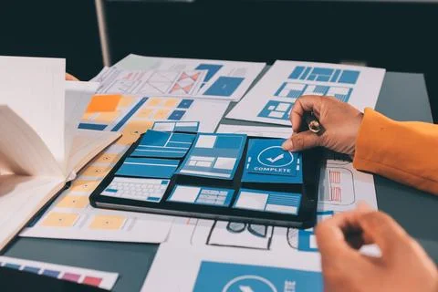 The designer team is designing the uxui system to make the uxui system work.. Stock-Fotos