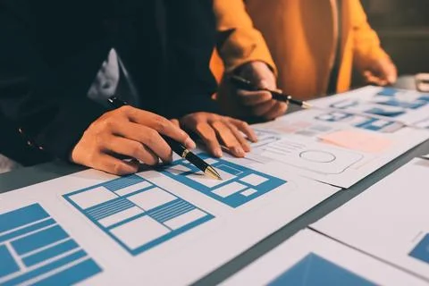 The designer team is designing the uxui system to make the uxui system work.. Stock-Fotos