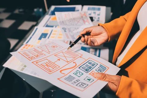 The designer team is designing the uxui system to make the uxui system work.. Stock-Fotos