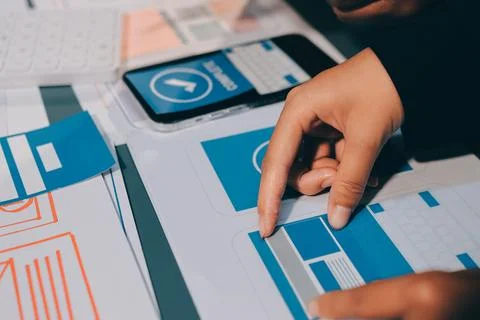 The designer team is designing the uxui system to make the uxui system work.. Stock-Fotos