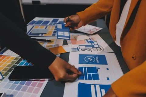 The designer team is designing the uxui system to make the uxui system work.. Stock-Fotos