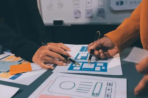 The designer team is designing the uxui system to make the uxui system work.. Stock-Fotos