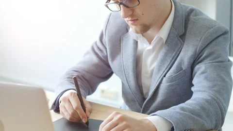 Designer working on graphic tablet in creative office Vidéo 91625674