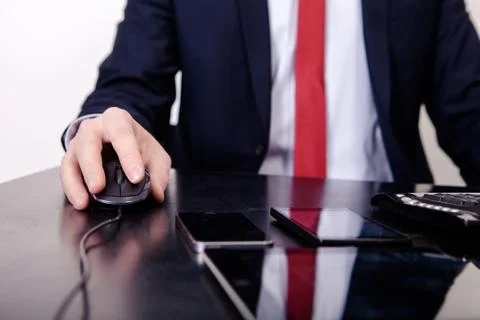 The designer works on the computer, in the right hand holds the computer mouse Foto stock