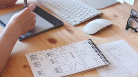 Designer works on the web Vídeo Stock 66028713