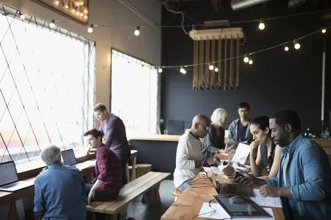 Designers and computer programmers group think brainstorming in office Stock-Fotos