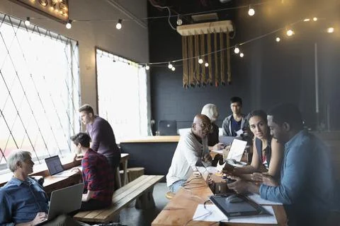 Designers and computer programmers group think brainstorming in office Stock-Fotos