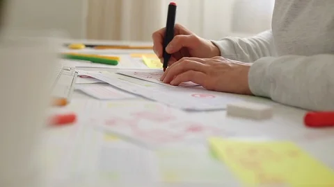 Designing web user interfaces for sites or web applications. 库存影片 116776037