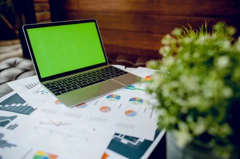The desk and graph are placed on the business desk. Business concept With cop Foto stock