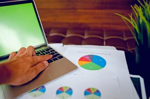 The desk and graph are placed on the business desk. Business concept With cop Foto stock