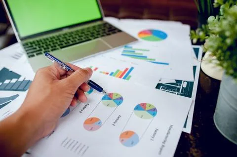 The desk and graph are placed on the business desk. Business concept With cop Stock-Fotos