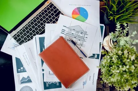 The desk and graph are placed on the business desk. Business concept With cop Stock-Fotos