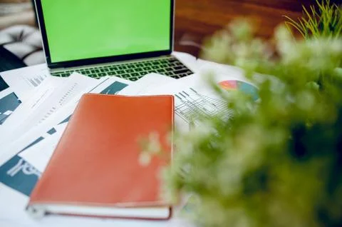 The desk and graph are placed on the business desk. Business concept With cop Foto stock