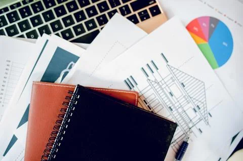 The desk and graph are placed on the business desk. Business concept With cop Stock-Fotos