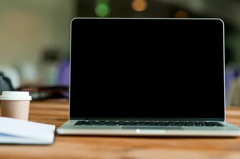 A desk with a business computer and a note on the desk. Business concept with 库存照片