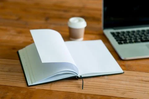 A desk with a business computer and a note on the desk. Business concept with Foto stock