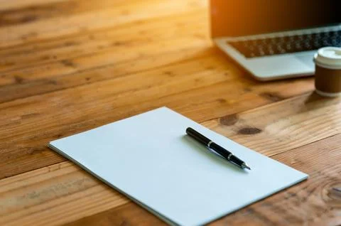 A desk with a business computer and a note on the desk. Business concept wi.. 스톡 사진
