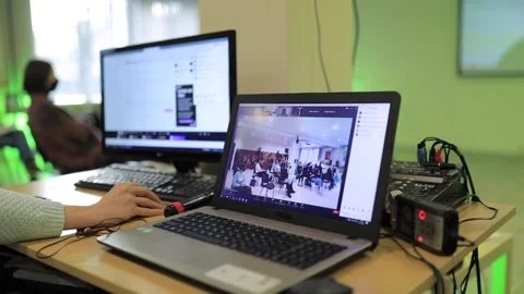 A desk with a laptop computer sitting on top of a table Vídeo Stock 144466699