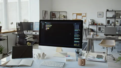 Desktop Computer Displaying Programming Code in Empty it Office Stockbeeldmateriaal 348141604