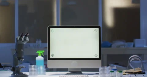 Desktop computer with illuminated screen at a workstation in an empty laboratory 스톡 동영상 148087564