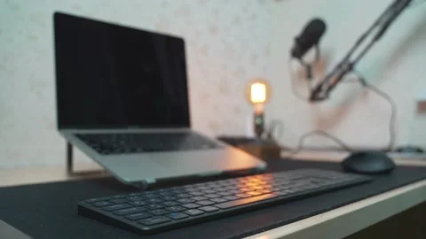 Desktop laptop with wireless bluetooth keyboard and mouse Video stock 232612685